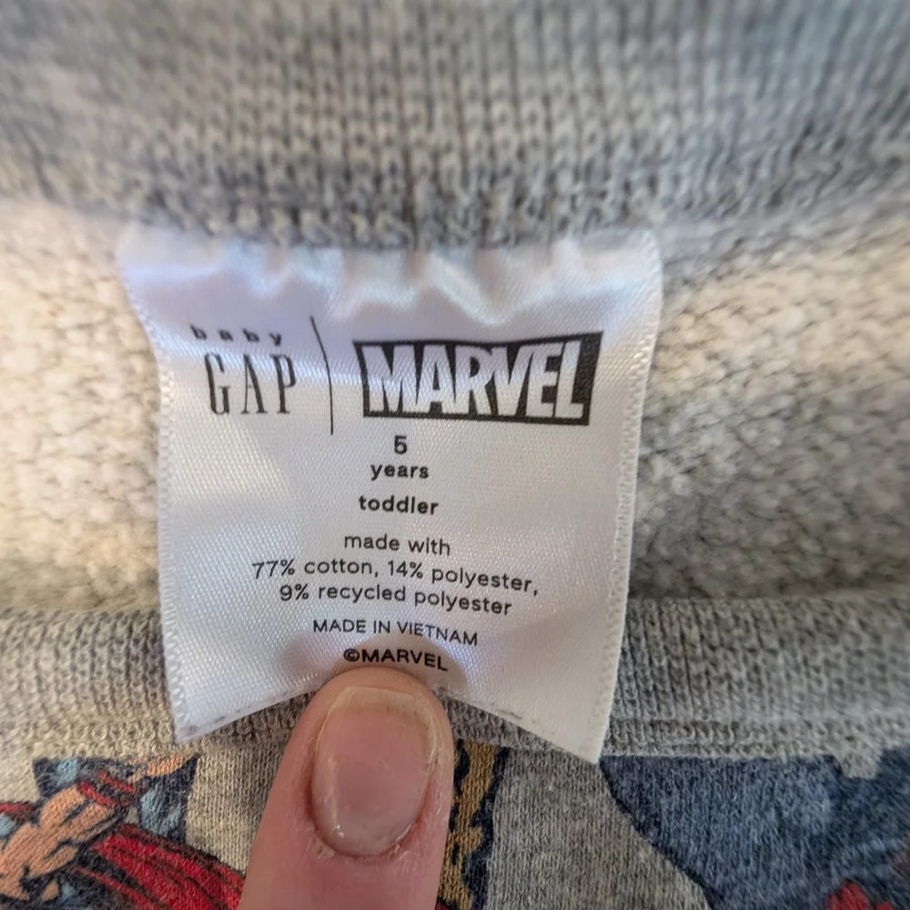 GAP Kids Size 5 Marvel Kids Superhero Graphic Sweatshirt